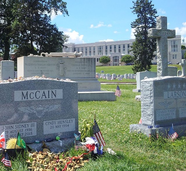 800px-Larson_McCain_graves.jpg