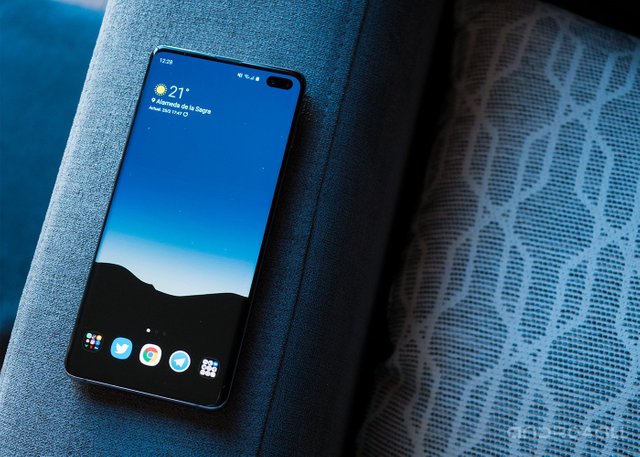 Samsung-Galaxy-S10-Plus-frontal-1.jpg