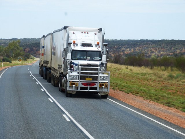 Como ahorrar en el seguro de camion de transporte.jpg