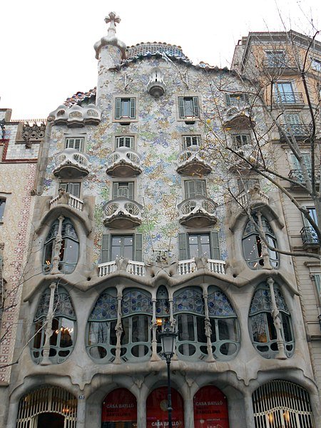 450px-Gaudí_-_Casa_Batlló.jpg