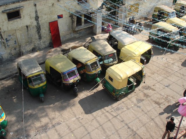 auto-rickshaw-210709_1280.jpg