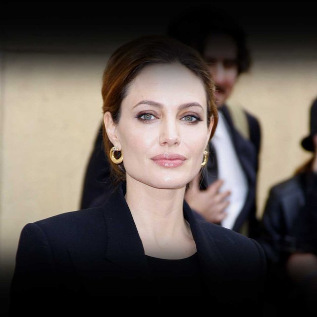 39-Angelina-Jolie.jpg