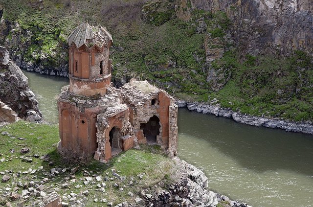 1024px-20110419_monastery_of_hripsimian_virgins_ani_turkey.jpg