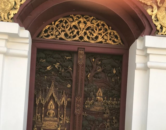 Wat Phra That Sri Chom Thong6.jpg