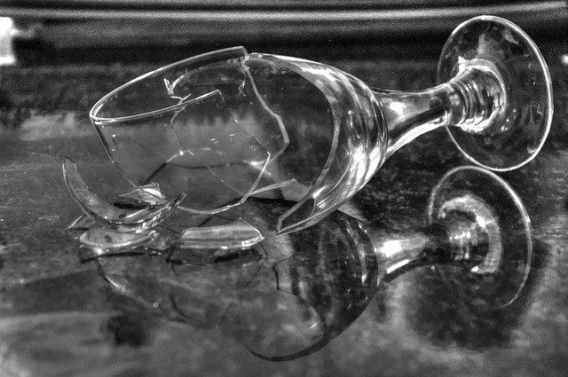 broken-glass-1794449_640.jpg
