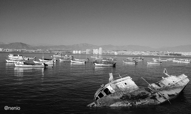 coquimbo-caleta-01-bw.jpg