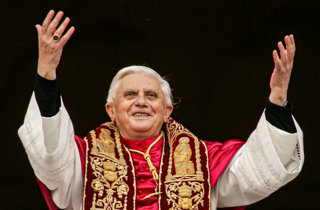 1196488-Vatican_Benedict_XVI_15288-900x591.jpg