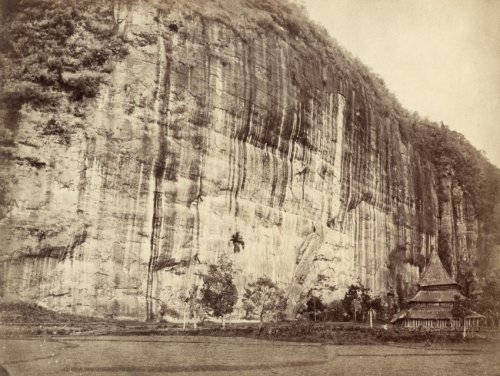 Surau di Payakumbuh, 1880. Stoop..jpg