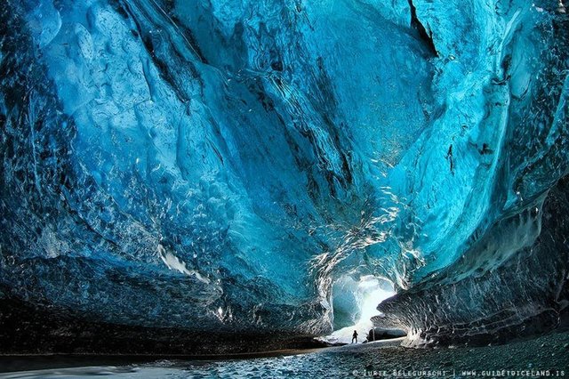 10-pictures-of-iceland-you-won-t-believe-are-real-2.jpeg