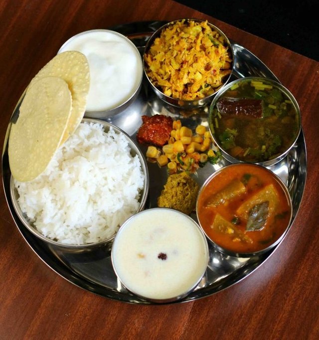 south-indian-thali-recipe-veg-south-indian-lunch-menu-ideas-2-696x927.jpg