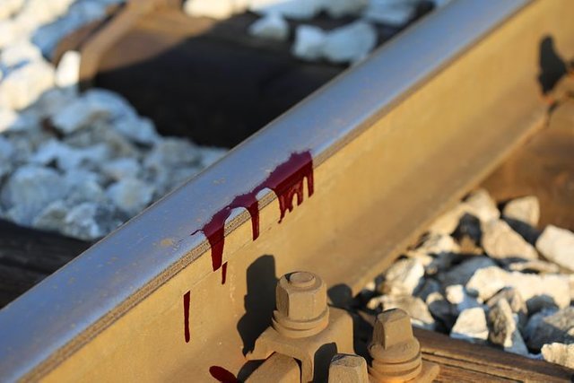 bloody-rail-2803727__480.jpg