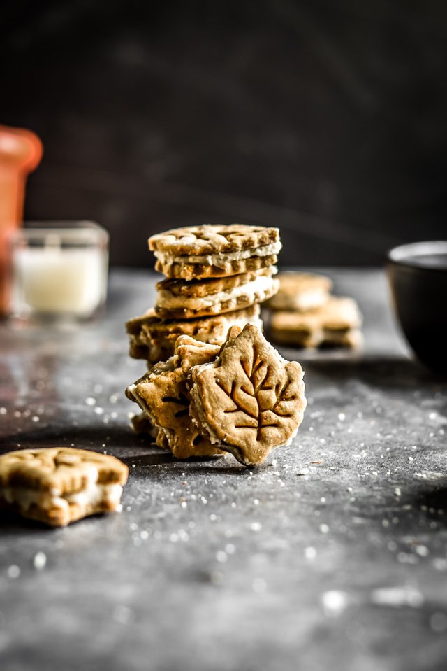 Maple Leaf Cream Filled Sandwich Cookies-1-2.jpg