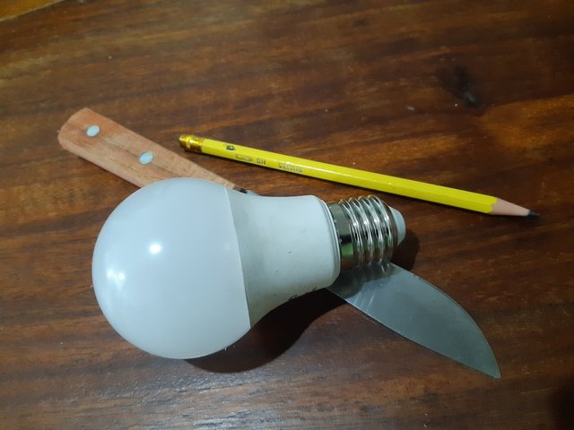 Cómo reparar bombillas LED paso a paso