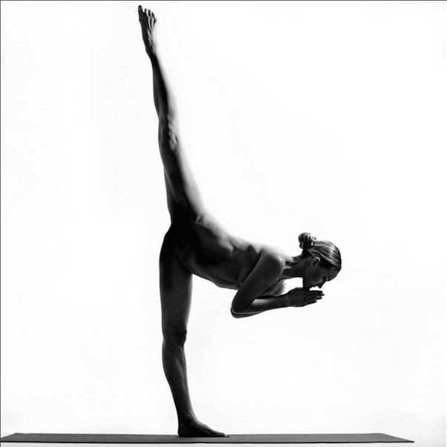 beautifulnudeyogapositions-13-900x899.jpg