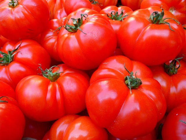 tomatoes-gcd08697f3_1920.jpg