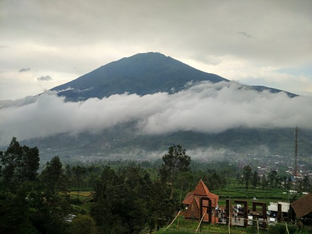 Awan-Tipis-Menutupi-Gunung.-Foto-Gmap-Rahmad-br-1024x768.jpg