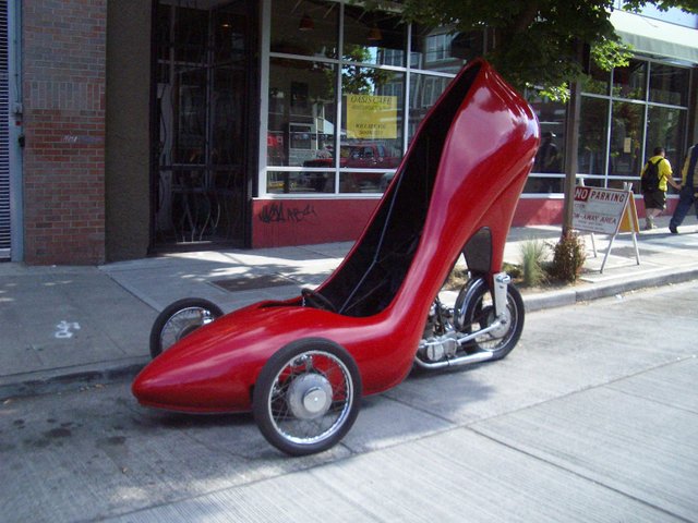 Lady-Shoe-Car.jpg