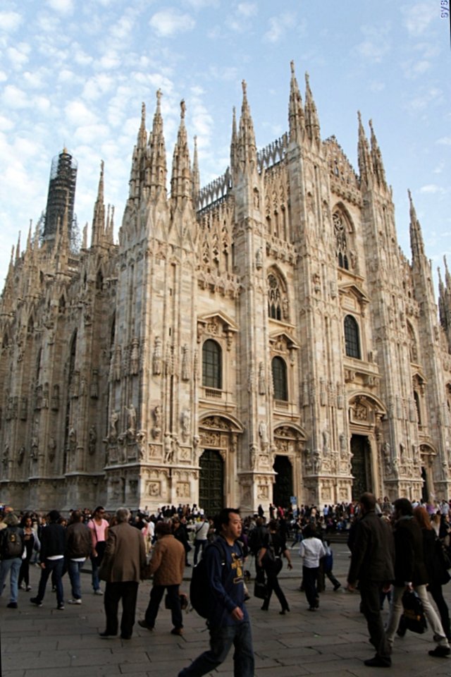 b-EU121022-010337.jpg