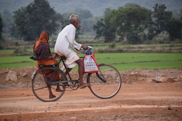 old-couple-g6dc68539d_1920.jpg