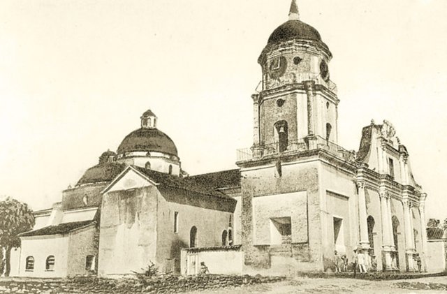 Esta-imagen-corresponde-a-la-antigua-Catedral-y-es-una-postal-del-año-1911-820x540.jpg