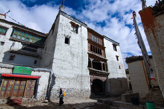Lomanthan_Old_Darbar__Mustang___5472x3648-1644384392.jpg