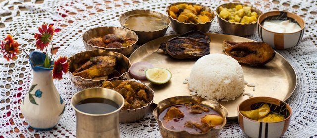 Bengali_traditional_food.jpg
