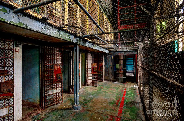 the-west-virginia-state-penitentiary-cells-dan-friend.jpg