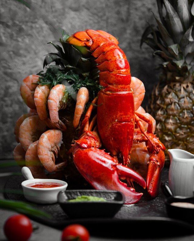 lobster-served-with-tiger-prawns-sauces_140725-10594.jpg