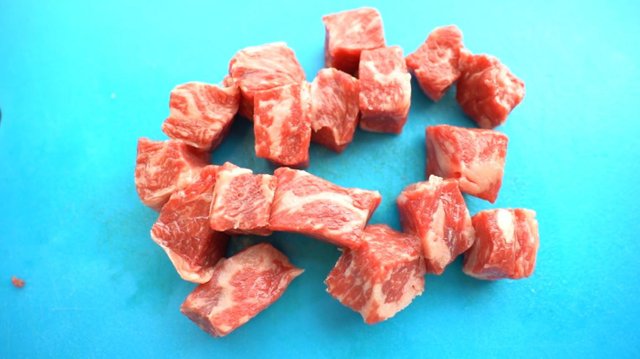 Steak-cube-La-recette-du-Jjapaguri-du-film-Parasite.jpg