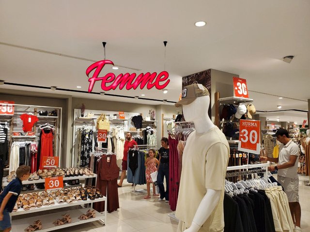 stand femme.jpeg