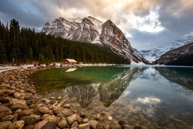 lake-louise-banff-national-park.jpg