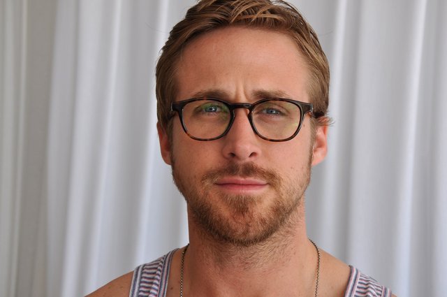 2048px-Ryan_Gosling_-_Cannes_Film_Festival_-_02.jpg