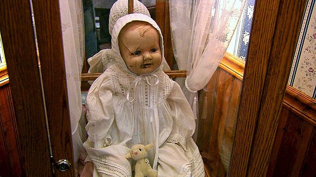 24-seriously-spooky-facts-about-haunted-objects-4.jpg