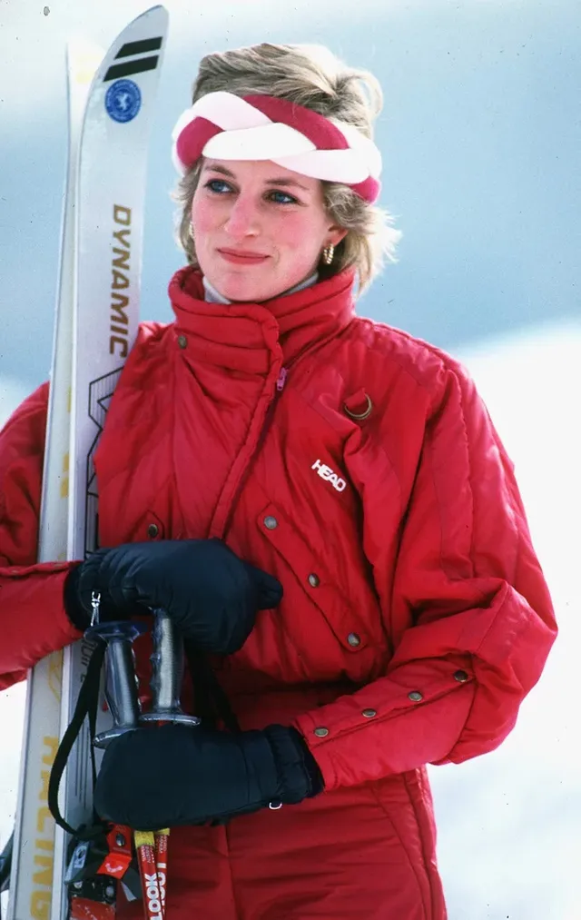 Princess-Diana-Skiing-in-Switzerland.webp