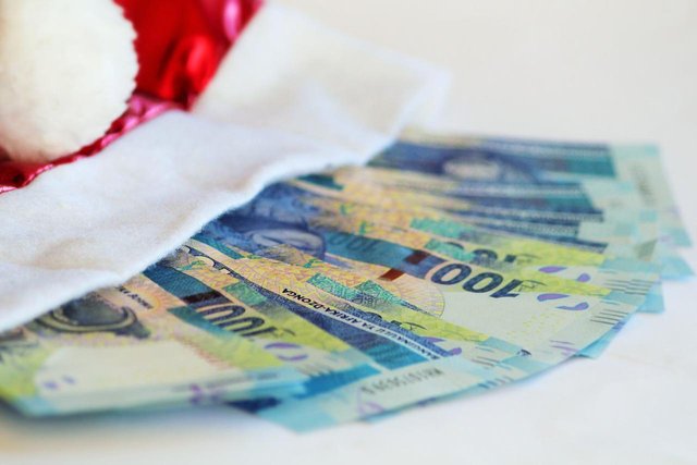 christmas-money-1085021_1280.jpg