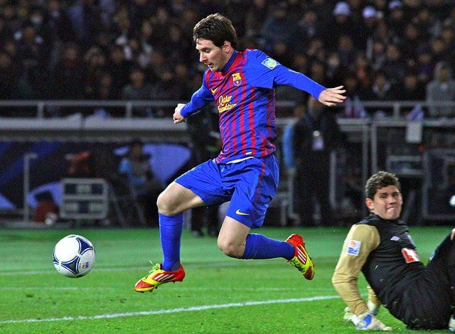 800px-Lionel_Messi_Player_of_the_Year_2,_2011.jpg