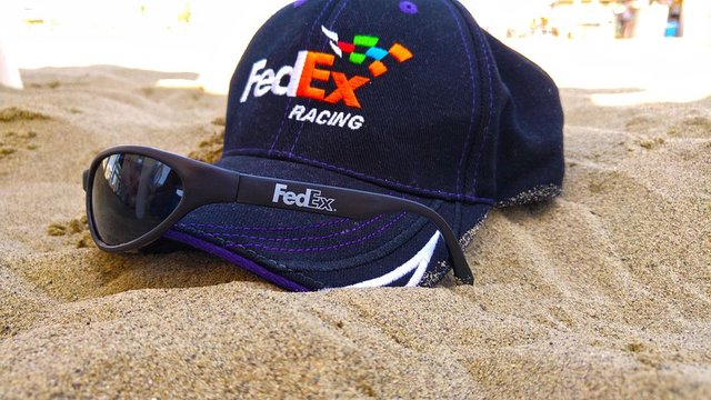 fedex-944562__480.jpg