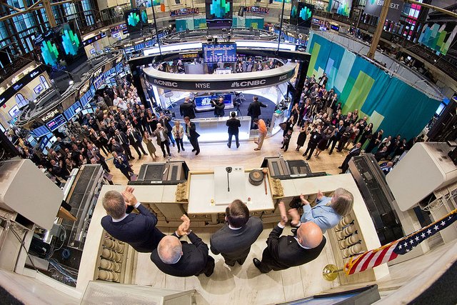 1024px-Director_Petraeus_rings_opening_bell_at_NY_Stock_Exchange_-_Flickr_-_The_Central_Intelligence_Agency.jpg