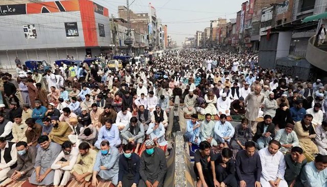 Friday prayer sermons to promote use of coronavirus vaccine, says Pakistan Ulema Council.jpg