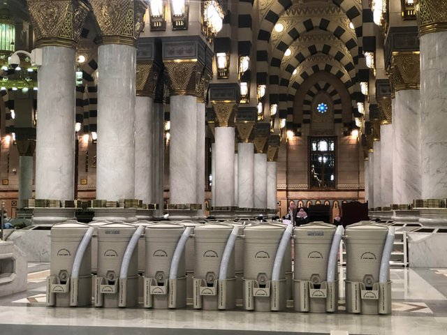 Zamzam-water-Madinah.jpg