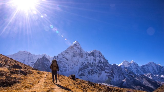 户外登山.jpg