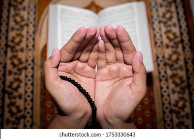 young-muslim-woman-praying-tasbeeh-260nw-1753330643.jpg