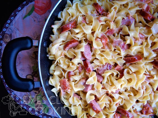 EyesClosedCooking_BaconKielbasaPasta---02.jpg