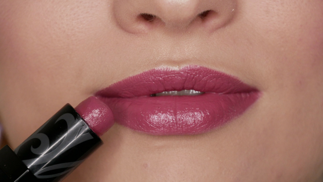 How to apply lipstick with lip liner_-done-melissavandijkmakeuptutorials.png