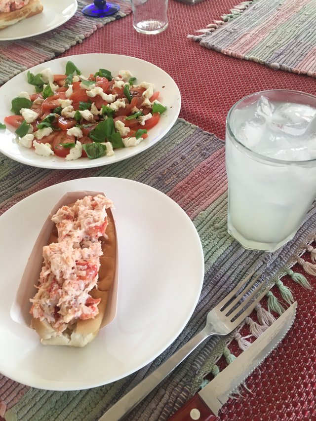 Lobster Roll.jpg