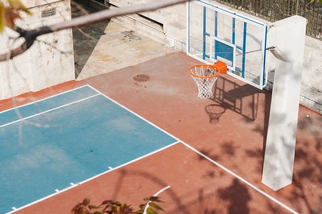 basketball-court-4158462_1280-01.jpeg