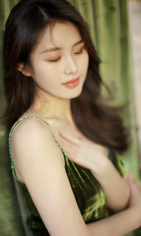 00028-3607403024-woman,moyou,breasts,solo,cleavage,head out of frame,lips,medium breasts,hand on own chest,blurry,collarbone,long hair,bare shoul.png