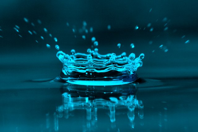 A_water_droplet_splash.jpg