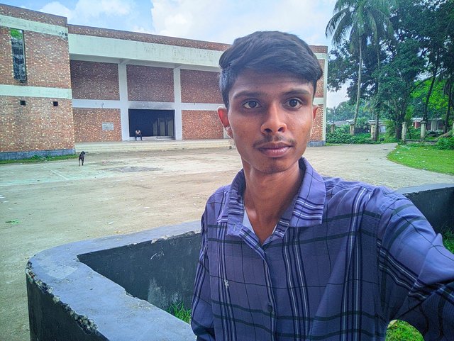 Raju20250904_125040_Vivid Human Portrait By Light Editz (1).jpg