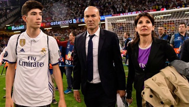 Zinedine-Zidane-C-his-wife-Veronique-R-and-their-child-Theo.jpg